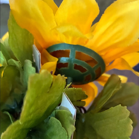 Yellow Sunflower Garland - Picture 7 of 7